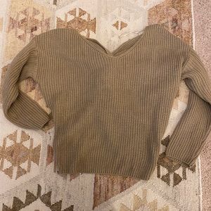 Cream knit sweater with twist detailed back